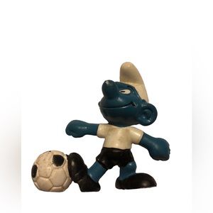 Rare Vintage 20068 , 1977 Peyo Watchman Soccer footballer Smurf Figurine